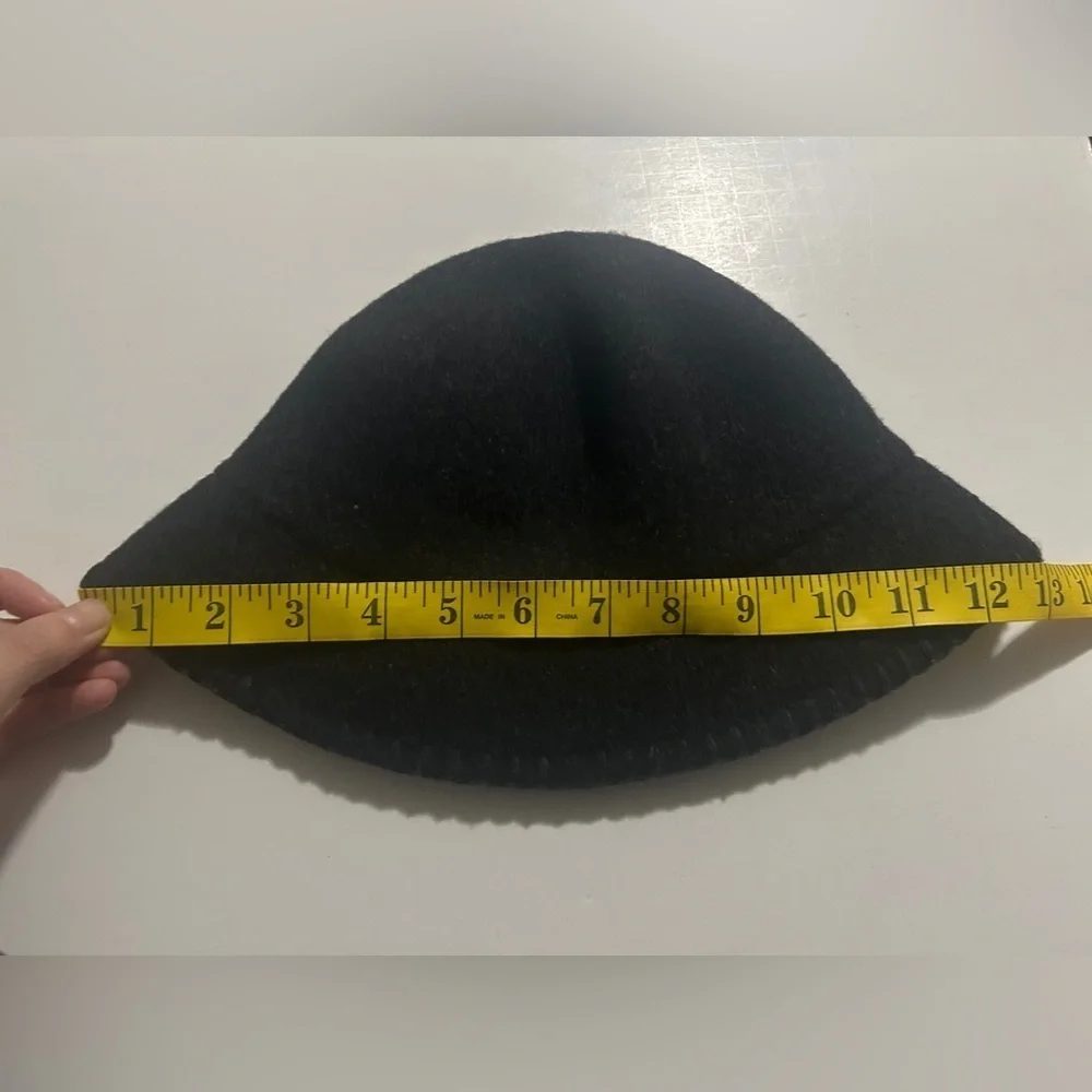 Women’s Black Wool Cloche Bucket Hat With Crochet Flowers